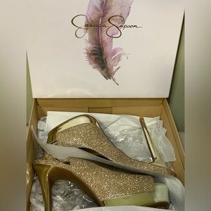 Jessica Simpson. Peep-toe. Sling back. Platform pumps. Sparkle Mesh Gold. 9M.